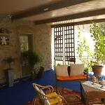 Alojamento de Acomodação e Pequeno-almoço Helichrysum 3*